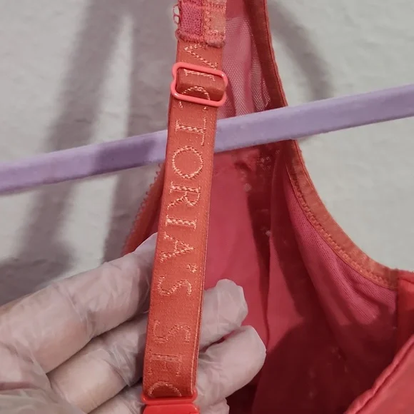 VICTORIA SECTRET Elegant Lace Coral Bra Size 40DDD. - Picture 7 of 11